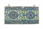 Carreau de bordure aux nuages tchis et aux mandorles décorés d'une composition centrée de fleurons. Bordure de rinceaux fleurons, image 2/3