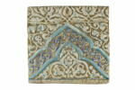 Carreau à décor de rinceaux et épigraphie, image 2/2
