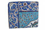 Carreau d'angle à champ central floral saz et prunus dans l'angle. Bordure de nuages tchi et de fleurettes sur fond bleu, image 2/2
