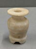 pot à kohol à collerette plate et pied, image 1/4