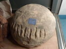 bouchon de jarre en calotte ; empreinte de sceau, image 1/3