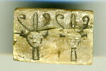 plaquette ; perle en pastille rectangulaire  ; amulette, image 1/2