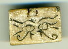 plaquette ; perle en pastille rectangulaire  ; amulette, image 2/2