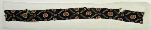 bande décorative d'habillement ; fragment, image 2/2