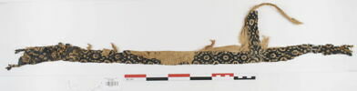 bande décorative d'habillement ; fragment, image 1/2