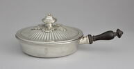 Grande casserole du service de George III d'Angleterre et de Hanovre, d'une paire (OA 12881), image 1/5