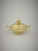 Petite tasse couverte de la toilette de la duchesse de Modène, image 1/4