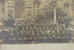 [Gardiens du Louvre dans la cour Lefuel], image 1/2