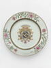 Assiette, partie d'un service en porcelaine de la compagnie des Indes aux armes de la famille Bouczo du Rongouët, image 1/2