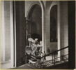 [Transport de la Victoire de Samothrace dans l'escalier Daru], image 1/2