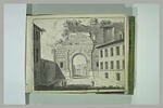 Ruine d'un arc de triomphe antique avec une inscription latine, image 2/2
