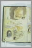 Intérieur de corps de garde, porte, notes manuscrites, image 2/2