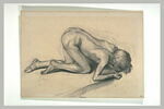 Enfant nu, agenouillé, la tête au niveau du sol, buvant dans sa main, image 2/2