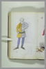 Personnage en costume du Moyen-Age ; partie de costume, image 2/4
