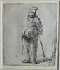 Paysan déguenillé, les mains derrière le dos, image 1/2